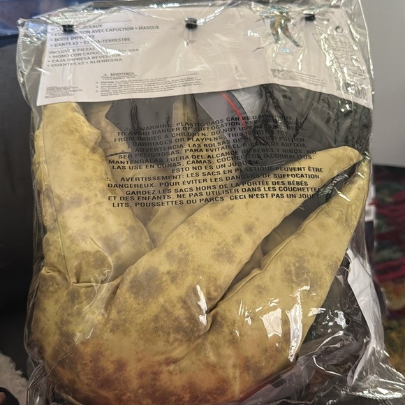 Alien Hunter Kids Themed Halloween Costume - Black With Green Alien Size 8-10 - Picture 5 of 7